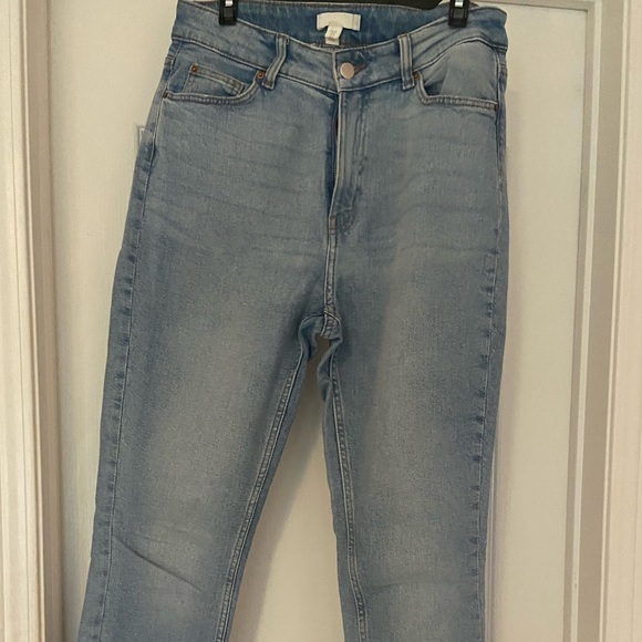 H&M super skinny light wash jeggings - Picture 3 of 4